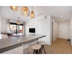 APARTAMENTO CON GRAN TERRAZA, LUMINOSO, AMUEBLADO Y CON PISCINA COMUNITARIA