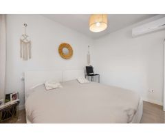 APARTAMENTO CON GRAN TERRAZA, LUMINOSO, AMUEBLADO Y CON PISCINA COMUNITARIA
