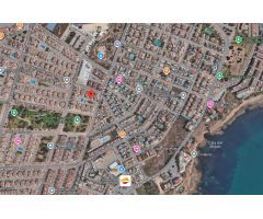 IMPRESIONANTE CASA ADOSADA ESTILO QUADRO CON VISTAS AL MAR Y EXCELENTE UBICACIÓN EN TORREVIEJA