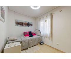 IMPRESIONANTE CASA ADOSADA ESTILO QUADRO CON VISTAS AL MAR Y EXCELENTE UBICACIÓN EN TORREVIEJA