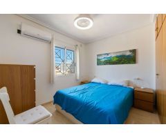 IMPRESIONANTE CASA ADOSADA ESTILO QUADRO CON VISTAS AL MAR Y EXCELENTE UBICACIÓN EN TORREVIEJA