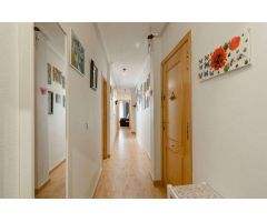 AMPLIO APARTAMENTO EN EL CENTRO DE TORREVIEJA, CERCA DE LA PLAYA