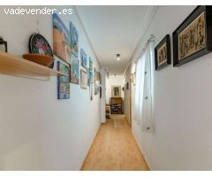 AMPLIO APARTAMENTO EN EL CENTRO DE TORREVIEJA, CERCA DE LA PLAYA