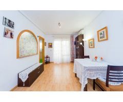 AMPLIO APARTAMENTO EN EL CENTRO DE TORREVIEJA, CERCA DE LA PLAYA