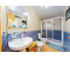 AMPLIO APARTAMENTO EN EL CENTRO DE TORREVIEJA, CERCA DE LA PLAYA