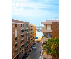 ÁTICO REFORMADO CON VISTAS AL MAR A SOLO 150 METROS DE LA PLAYA – ZONA ACEQUIÓN, TORREVIEJA