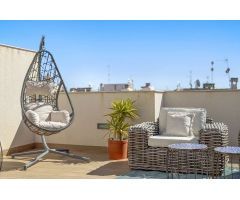 ÁTICO MODERNO CON SOLÁRIUM PRIVADO Y PISCINA EN EL CENTRO DE TORREVIEJA