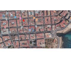 ÁTICO MODERNO CON SOLÁRIUM PRIVADO Y PISCINA EN EL CENTRO DE TORREVIEJA