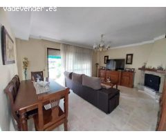 Exclusiva Casa Pareada en Esquina en el Centro de Estepona