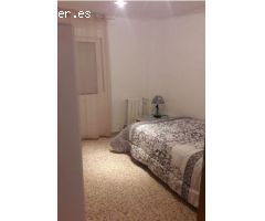 HERMOSO PISO  UBICADO EN PLENO CENTRO DE GRANADA CON 3 HABITACIONES
