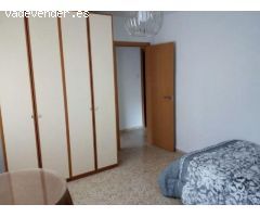 HERMOSO PISO  UBICADO EN PLENO CENTRO DE GRANADA CON 3 HABITACIONES