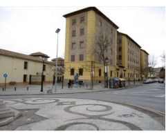 **SE ALQUILA PISO EN AVD CAPITAN MORENO IDEAL PARA ESTUDIANTES CURSO 25/26**