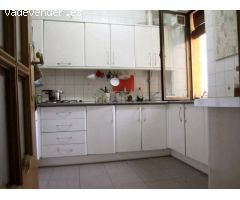 **SE ALQUILA PISO EN AVD CAPITAN MORENO IDEAL PARA ESTUDIANTES CURSO 25/26**