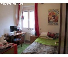 **SE ALQUILA PISO EN AVD CAPITAN MORENO IDEAL PARA ESTUDIANTES CURSO 25/26**