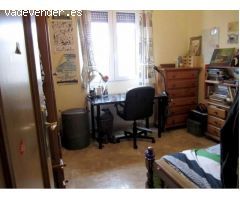 **SE ALQUILA PISO EN AVD CAPITAN MORENO IDEAL PARA ESTUDIANTES CURSO 25/26**