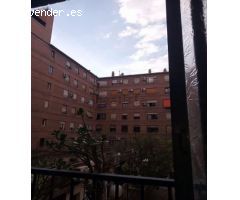 ** Se alquila estudio exterior muy luminoso en Calle Obispo Hurtado **