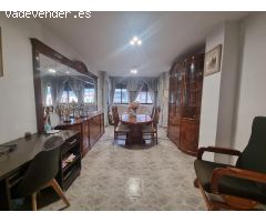 ** SE ALQUILA UN PISO EN CALLE DELFIN - CHANA IDEAL PARA ESTUDIANTES **