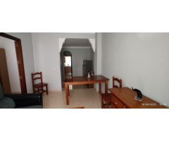 ***SE ALQUILA PISO EN CALLE SAN ISIDRO CENTRO DE GRANADA***