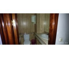***SE ALQUILA PISO EN CALLE SAN ISIDRO CENTRO DE GRANADA***