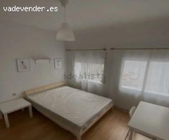 **SE ALQUILA PISO EN CALLE EMPERATRIZ EUGENIA**