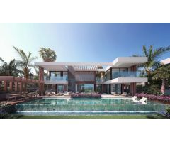 Villa de Lujo en Marbella Este – 5 Dormitorios, Piscina Privada y SPA