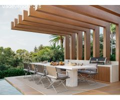 Villa de Lujo en Marbella Este – 5 Dormitorios, Piscina Privada y SPA