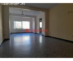 ADOSADO EN VENTA PARA REFORMAR CON GARAJE  EN GAVA