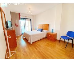 MODERNO APARTAMENTO EN EL CENTRO Y MUY CERCA DE LA PLAYA MUY LUMINOSO Y CALEFACCION CENTRAL