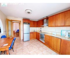 MODERNO APARTAMENTO EN EL CENTRO Y MUY CERCA DE LA PLAYA MUY LUMINOSO Y CALEFACCION CENTRAL