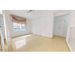 MAGNIFICA VIVIENDA SITUADA EN PLENO CENTRO DE CORDOBA, CON 5 DORMITORIOS, 2 BAÑOS y TERRAZA.