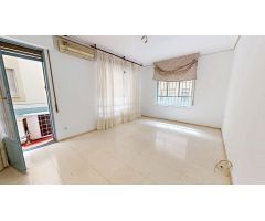 MAGNIFICA VIVIENDA SITUADA EN PLENO CENTRO DE CORDOBA, CON 5 DORMITORIOS, 2 BAÑOS y TERRAZA.