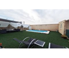 ¡¡ESPECTACULAR CASA EN BARRIADA DE LOS MOCHOS, CÓRDOBA!!