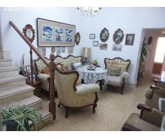 MAGNIFICA CASA EN ALCOLEA CON PATIO, GARAJE Y LOCAL COMERCIAL!!!!
