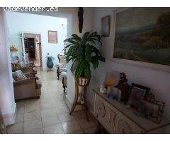 MAGNIFICA CASA EN ALCOLEA CON PATIO, GARAJE Y LOCAL COMERCIAL!!!!