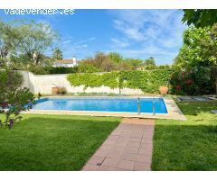 Encantadora Casa Independiente en Encinarejo con Piscina y Jardines.