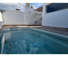Espectacular triplex con piscina propia y plaza de garaje a pocos metros del Vial Norte