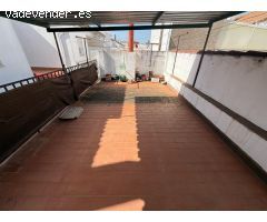 ???? ¡Oportunidad en Fuente Palmera! Casa adosada con amplios espacios y gran potencial ??????