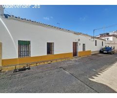 ¡Oportunidad Única en Almodóvar del Río! Casa para reformar con encanto y terreno!!!