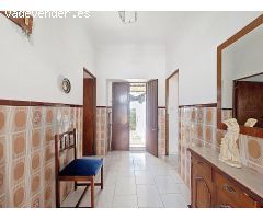 ¡Oportunidad Única en Almodóvar del Río! Casa para reformar con encanto y terreno!!!