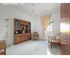 ¡Oportunidad Única en Almodóvar del Río! Casa para reformar con encanto y terreno!!!