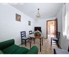 ¡Oportunidad Única en Almodóvar del Río! Casa para reformar con encanto y terreno!!!