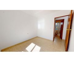 MAGINIFICA VIVIENDA SITUADA EN CTRA. TRASIERRA, DE 3 DORMITOIROS, 1 BAÑO, SALÓN CON TERRRAZA.