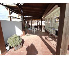 Fantástico adosado con tres alturas y garaje privado en Los Palacios, Alicante, Costa Blanca
