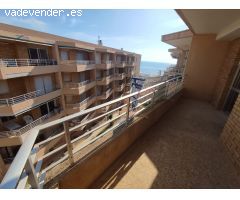 Apartamento cerca de la playa en última planta y  con vistas al mar en Guardamar del Segura, Costa B