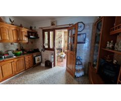 Casa muy amplia con finca, terrazas varias, garaje varios vehículos, preciosas vistas