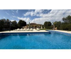 Chalet en Alquiler en Campos: Espacio, Confort y Entorno Natural