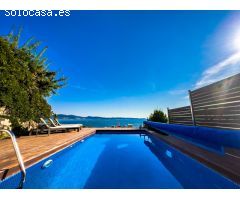 ESPECTACULAR VILLA PAREADA CON INCREÍBLES VISTAS Y PISCINA CLIMATIZADA A LA VENTA EN SANXENXO