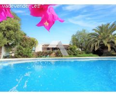 Chalet independiente con gran parcela y piscina privada
