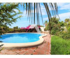 Chalet independiente con gran parcela y piscina privada