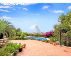 Chalet independiente con gran parcela y piscina privada